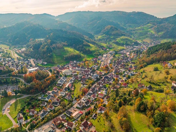 ottenhoefen-achertal-ortsansicht-schwarzwald.jpg