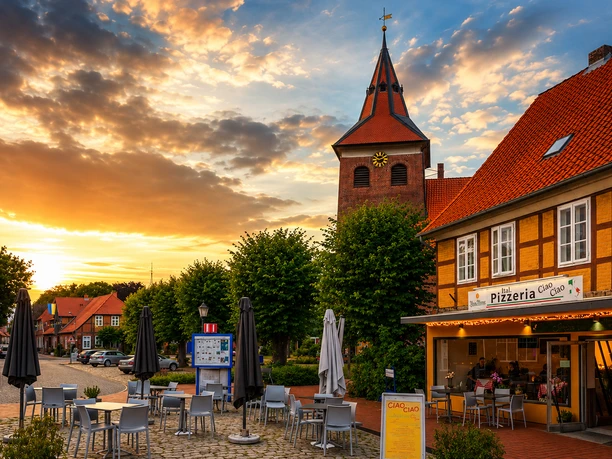 Pizzeria bei Sonnenuntergang