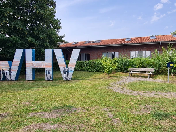 Stempelbox an der WHV-Buchstabeninstallation