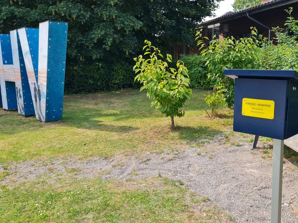Nordsee-Reisepass Stempelbox am Banter Deich