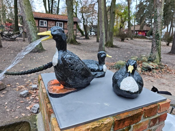 Pommernentenplastik im Zoo Stralsund