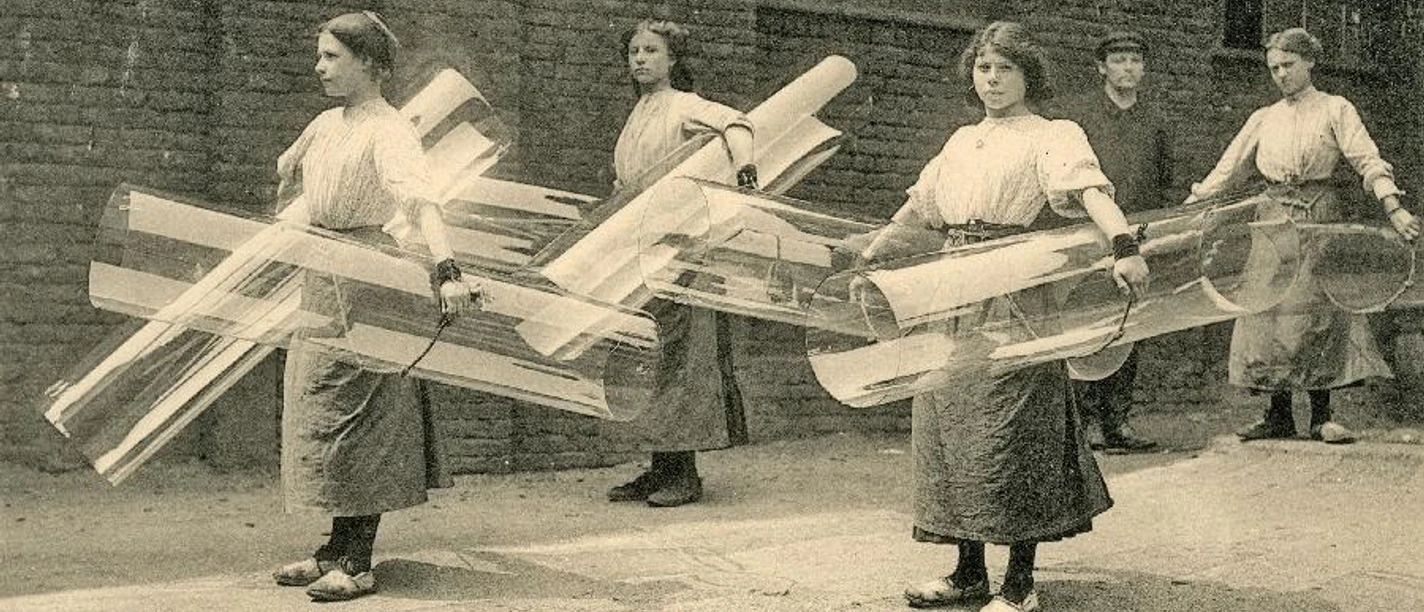 Frauen auf der Hütte.jpg