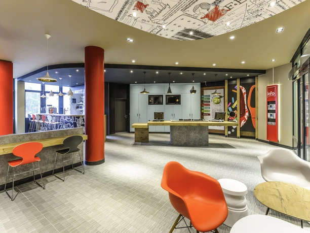 Lobby & Reception