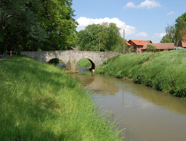 Een brug op de Brückenradweg tussen Osnabrück en Bremen Een van de vele bruggen waar je overheen fietst op de fietsroute Brückenradweg die Osnabrück en het Osnabrücker Land met de stad Bremen verbindtEen brug op de Brückenradweg tussen Osnabrück en BremenEen van de vele bruggen waar je overheen fietst op de fietsroute Brückenradweg die Osnabrück en het Osnabrücker Land met de stad Bremen verbindtEn af de mange broer, hvor du cykler på cykelruten Brückenradweg, som forbinder Osnabrück og Osnabrücker Land med byen Bremen