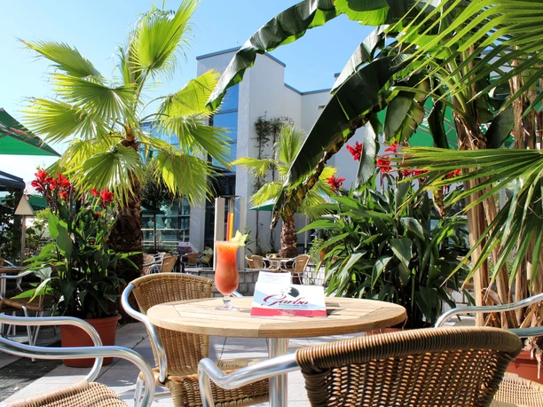 Die Dachterrasse des Kinocafés