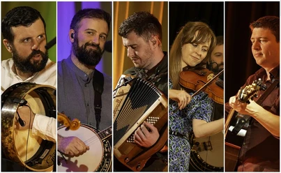 Fünf irische Musiker mit ihren verschiedenen Instrumenten