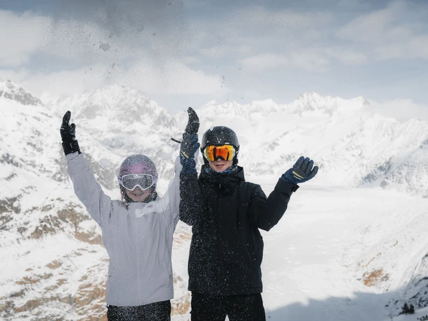 Schi fer frii im Winter in der Aletsch Arena