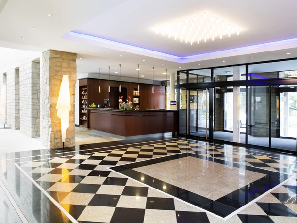 novotel-lobby