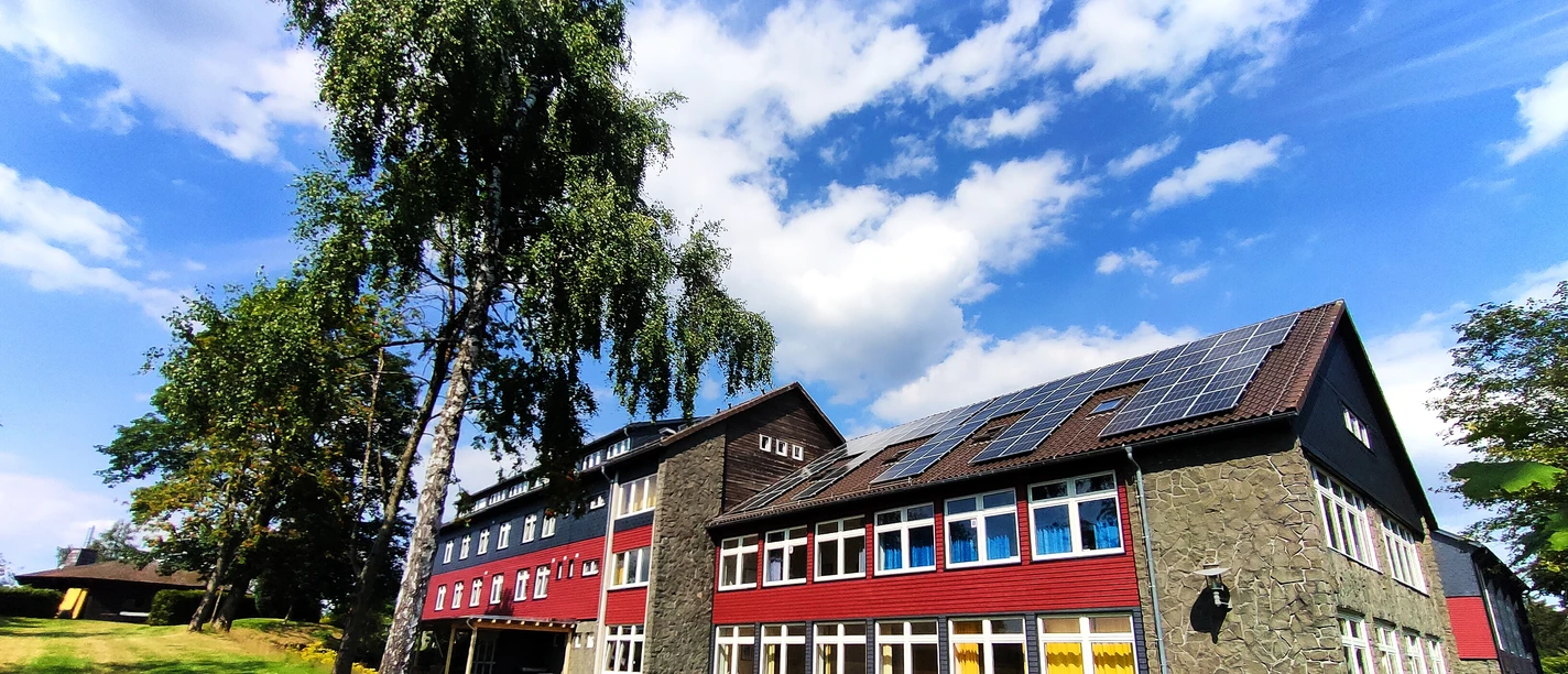 neue Fassade mit Grillhütte.jpg