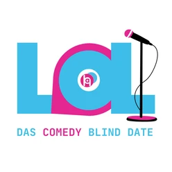 Ein buntes Logo für das Comedy-Start-up "LOL". Es zeigt den Schriftzug "LOL" in auffälligen Farben mit einem Mikrofon und dem Slogan "Das Comedy Start-up".