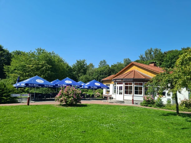 Restaurant-Waldhotel_Eingang mit Terrasse.jpg Restaurant-Waldhotel_Eingang mit Terrasse.jpg