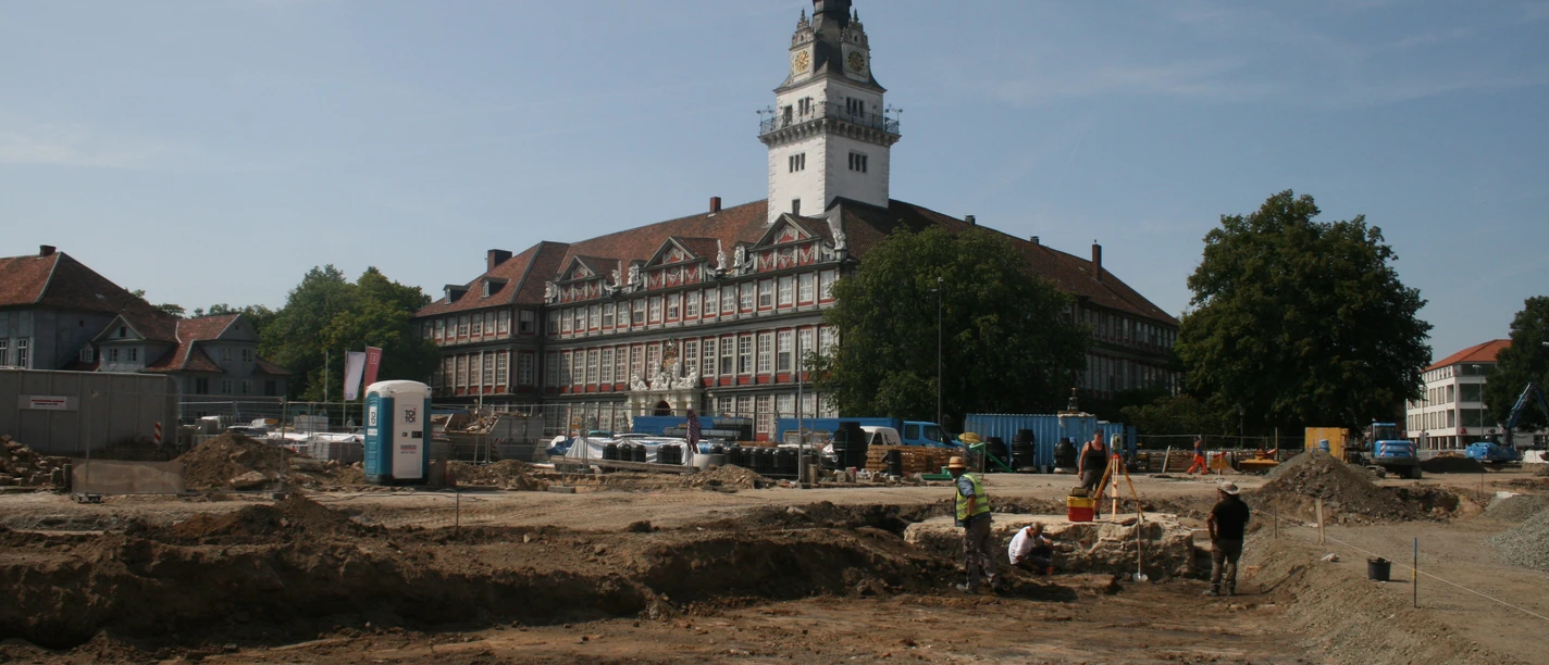 Ausgrabungsarbeiten auf dem Schlossplatz Wolfenbüttel 2018 Foto Arcontor Projekt GmbH (003).jpg