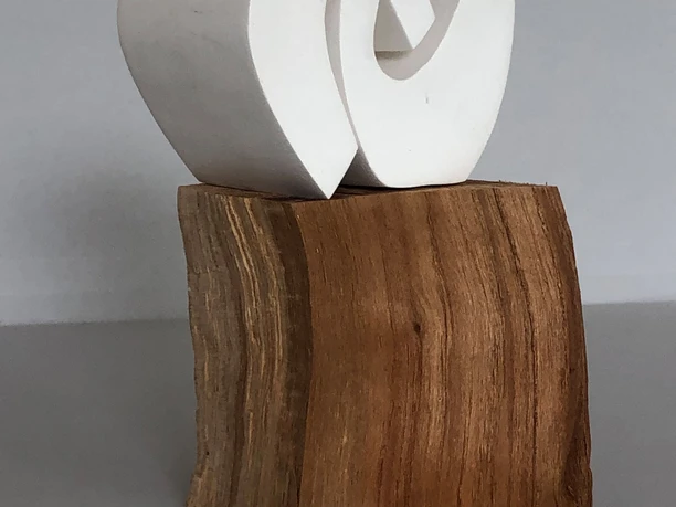 Claudia Hoffmann, Marmorgips auf Holz