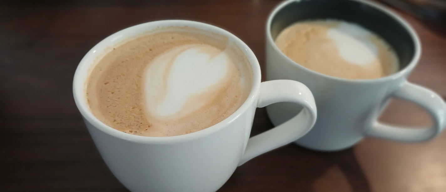 2 kaffetassen näher quer.jpg
