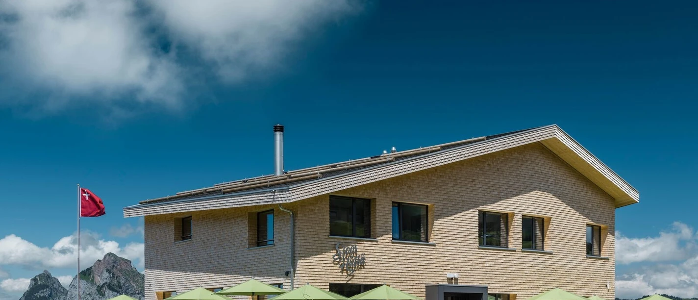 Medium Berghotel Restaurant Stoos Hüttä