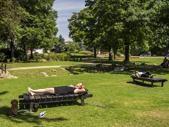 Liegen im Kurpark