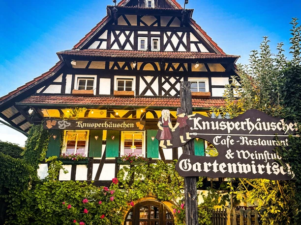 Knusperhäuschen Außenansicht (1)