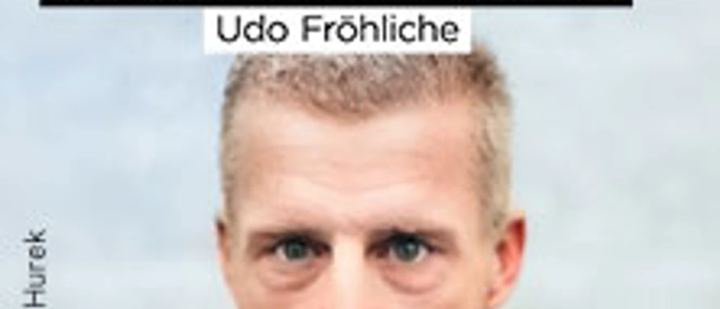 Porträt von Benjamin von Stuckrad-Barre mit Schriftzug „Udo Fröhliche“