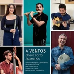 Collage mit vier Musikern von Quatro Ventos mit Flöte, Gitarre, Bass und Tamburin