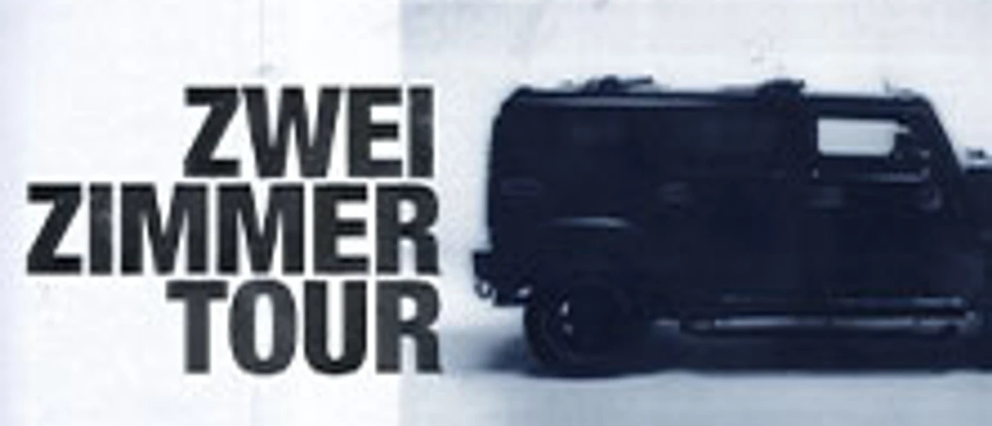 Schwarzer Van neben Schriftzug „Zwei Zimmer Tour“, darunter Tom Hengst 2027