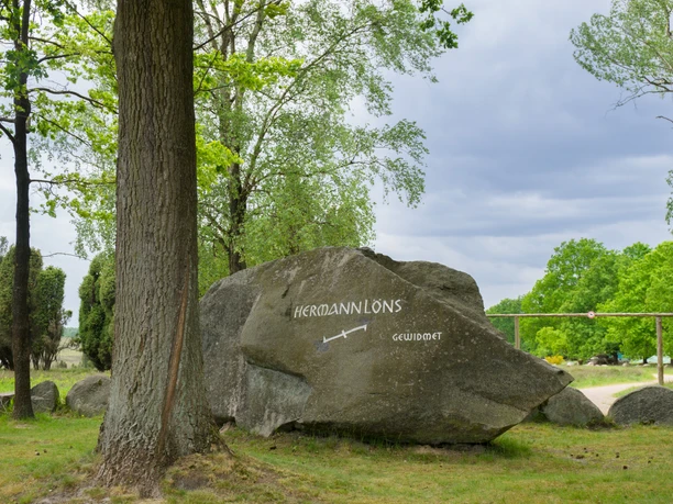 hermann-loens-stein-lueneburger-heide