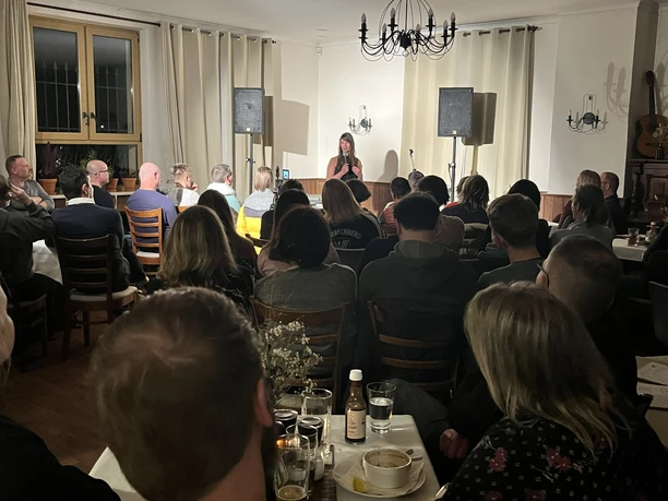 Foto voller Raum mit Lyd von hinten.jpg