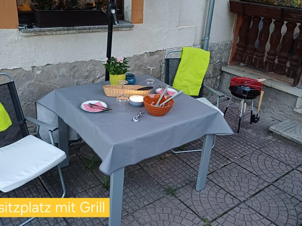 Außensitzbereich mit Grillmöglichkeit