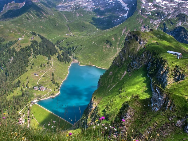 Oberalp, Aussicht auf den Bannalpsee