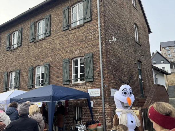 Schneemann Olef zu Besuch in Nettersheim