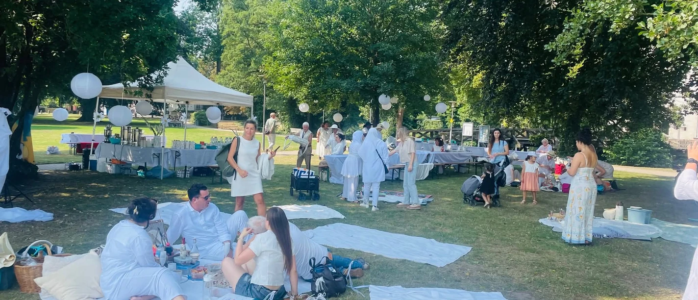 White Picknick001.jpg