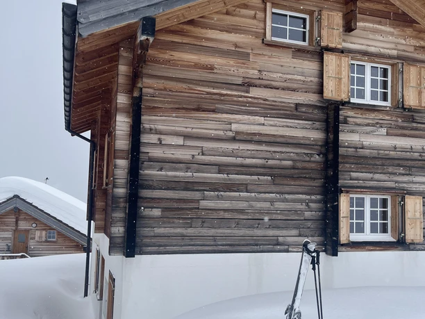 b - Chalet von Aussen Winter