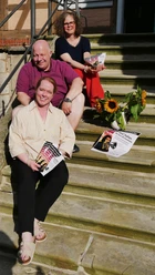 Nicole Trnka vom Hoffmann-von-Fallersleben-Museum im M2K, Frank Haufe und Christina Dykan Andrés von der Hoffmann-von-Fallersleben-Gesellschaft (von hinten nach vorn) laden ein zu „Die Demokratie klingt wie …“, Foto: Natascha Haufe