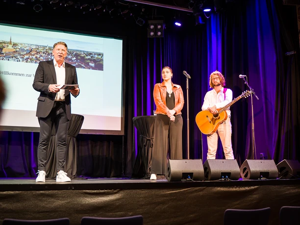 2021-09-12_Kommunalwahl_Wahlparty_Titel-Lagerhalle_JaninArntzen.jpg