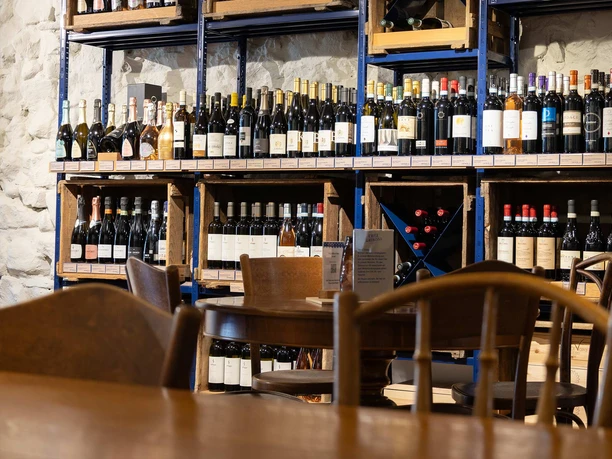 chez-grisoni-vinothek-auswahl.jpg