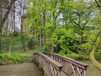 Schlosspark Agathenburg.jpg