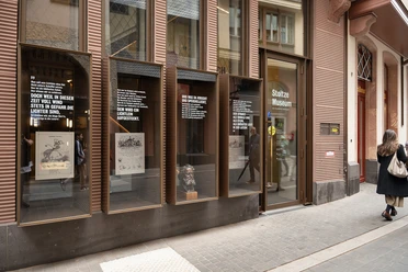 Exterior view of the Stoltze Museum with display windows, quotes, and the entrance in Frankfurt