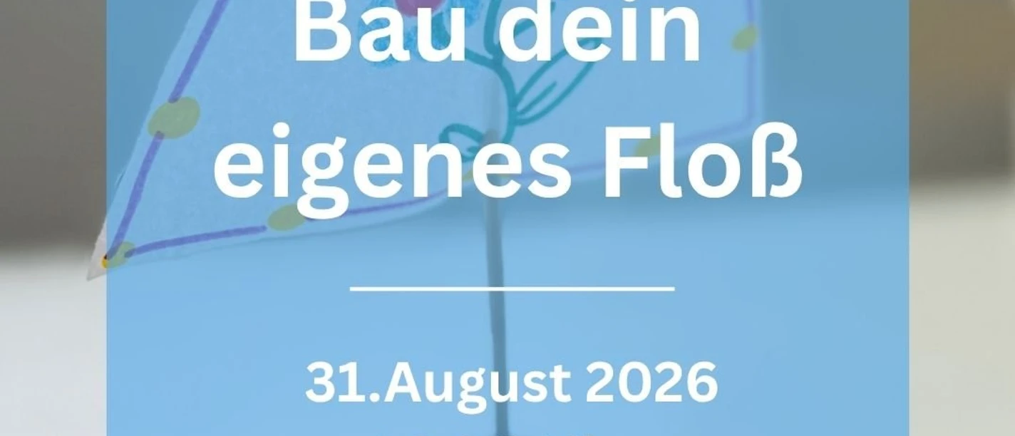 Floß von Kind gebastelt und verzeirt