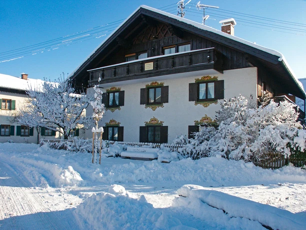 Zum-Schweizer-Haus-Nordansicht-Winter