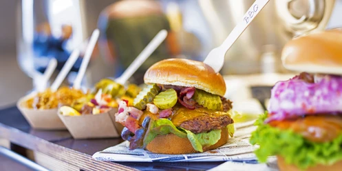 verschiedenes Streetfood auf der Theke