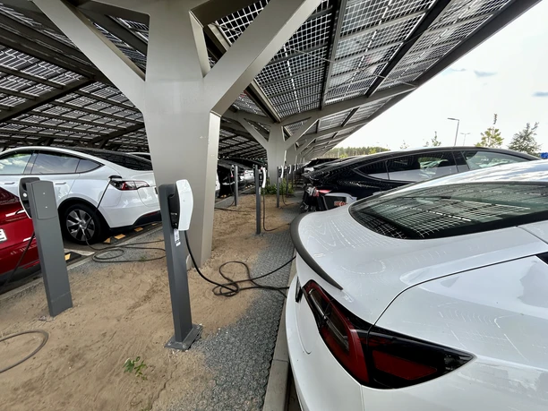Tesla Ladesäule
