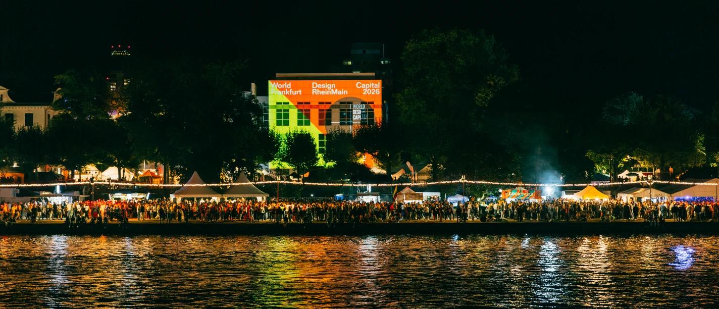 WDC-2026-Illumination und Publikum am Mainufer Frankfurt
