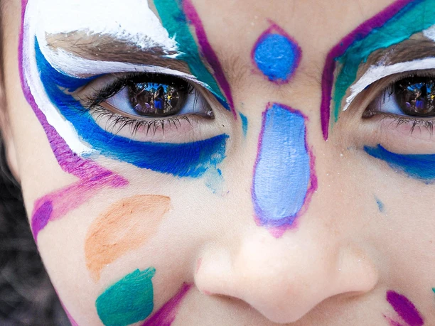!Symbol_Kind_Mädchen_kinderschminken_Fest_C_Jeux-de-Filles _ pixabay.com.jpg