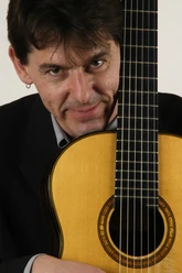 Konzertgitarrist Manfred Matulla