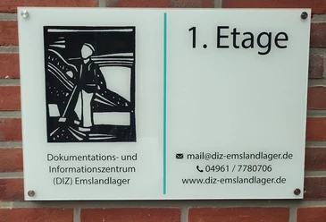 DIZ Schild (©DIZ Emslandlager).jpg