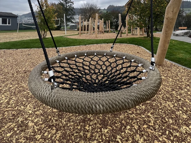 Spielplatz_Moos_Wauwil_Schaukel.jpg Spielplatz_Moos_Wauwil_Schaukel.jpg