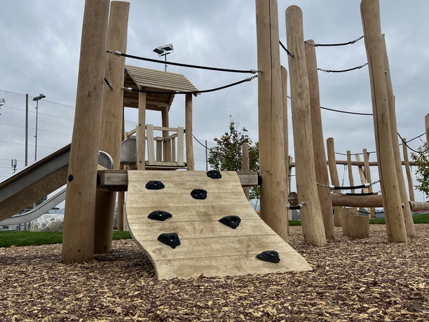 Spielplatz_Moos_Wauwil_Klettern.jpg Spielplatz_Moos_Wauwil_Klettern.jpg