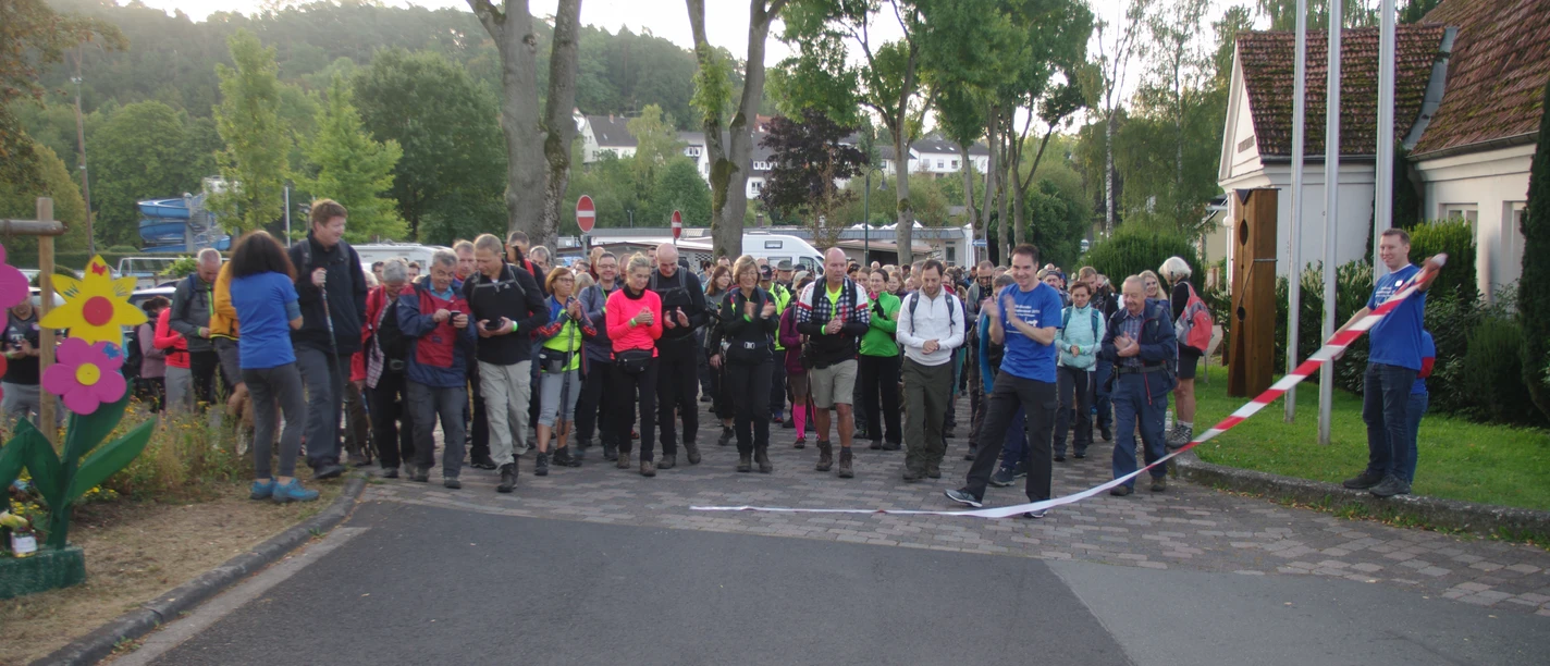 Henkelhalle Vöhl - Start 24-Stunden Wanderabenteuer Edersee