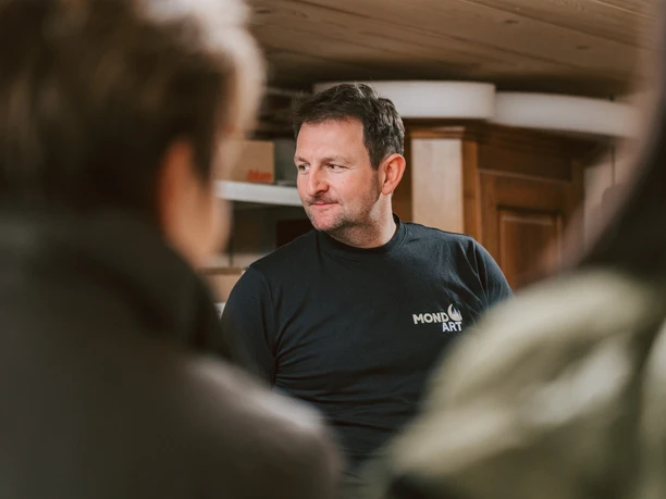 Führung in der MondArt Holzwerkstatt von Remo Emmenegger