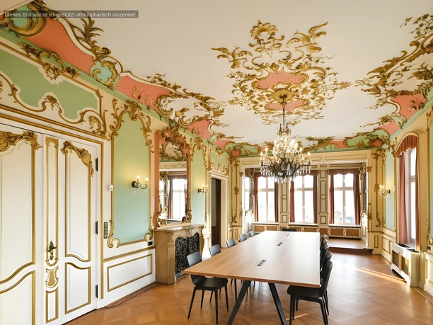 VILLArue_2(c)VillaRue GmbH-Alle Rechte vorbehalten.jpg Tagungsraum in historischer Villa mit Konferenztisch und Kronleuchter