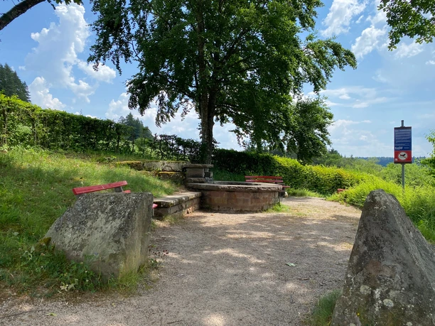 Brunnen am Weg zur Wassertetanlage Brunnen am Weg zur Wassertetanlage
